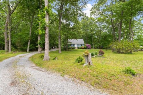 119 Laurelwood Dr, Niantic, CT 06357-1633