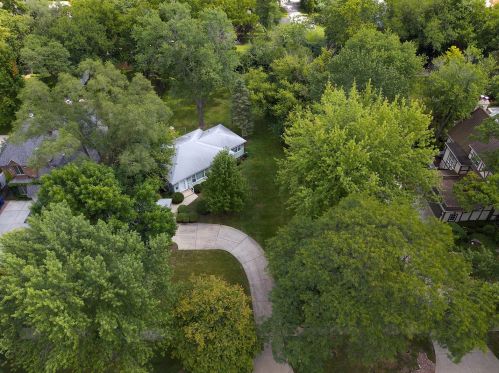 241 Coe Rd, Willowbrook IL  60514-1006 exterior
