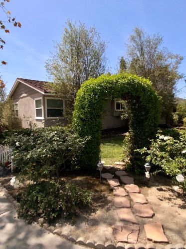 1102 Riviera Dr, Santa Ana CA 92706-1543 exterior