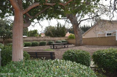 2040 Freesia Ave, Simi Valley CA  93063-3534 exterior