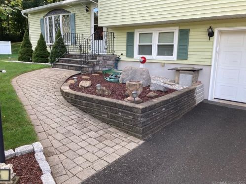 66 Autumn Dr, Southington, CT 06489-4307