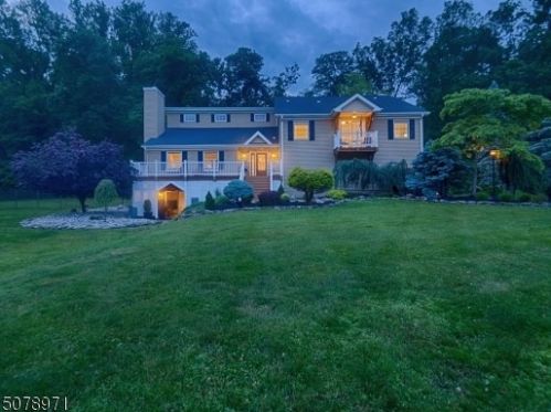 8 Fawn Ridge Rd, Lebanon, NJ 08833-3213