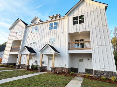 105 Chandler St, Carrollton, GA 30117-2305
