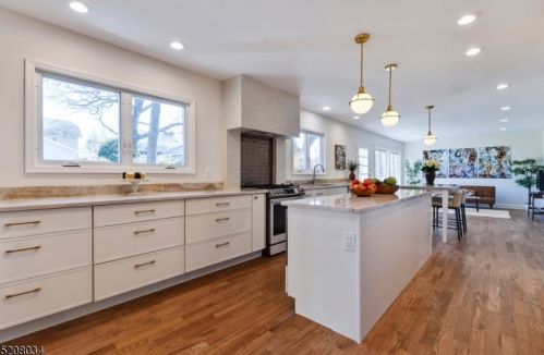 8 Suffolk Ave, Maplewood NJ  07040-1712 exterior