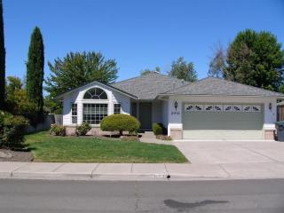 2913 Shasta Dr, Medford, OR 97504-9602