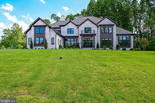 207 Deepwoods Dr, Great Falls, VA 22066-3529