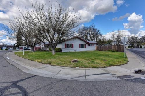 9353 Emily St, Elk Grove, CA 95624-1612