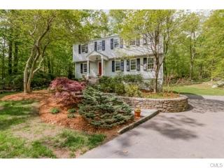 37 Oak Ledge Ln, Wilton, CT 06897-3405