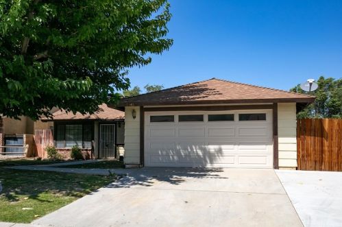 2145 Avenue, Lancaster, CA