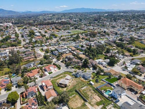 86 Las Flores Dr, Chula Vista CA  91910-1966 exterior