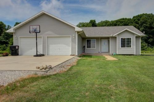 11 County Road 500, Sadorus, IL 61872-9735