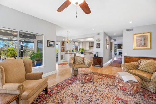 1597 Parkview Dr, Vista CA  92081-8750 exterior