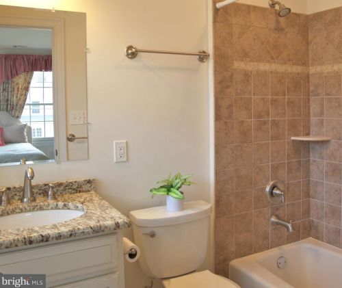 87 Leavitt Ln, Princeton NJ  08540-3921 exterior