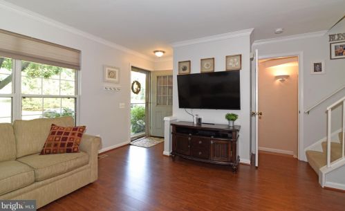 348 Hedgestone Ter, Leesburg, VA 20176-4871