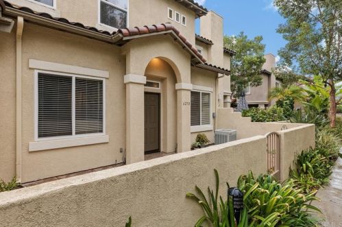 6250 Citracado Cir, Carlsbad, CA 92009-2285