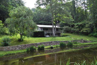 334 Walnut Ln, Vilas, NC 28692-9285