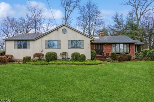 10 Beech Ln, Edison, NJ 08820-3678