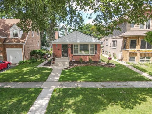 3310 Sunnyside Ave, Brookfield, IL 60513-1332