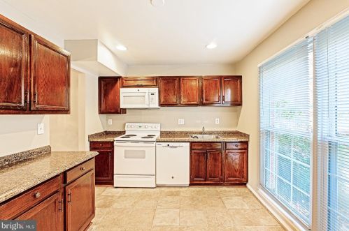 5244 Lonsdale Dr, Springfield VA  22151-1712 exterior