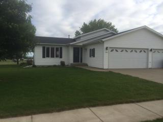 2604 Lexington Dr, Bismarck, ND 58503-7825