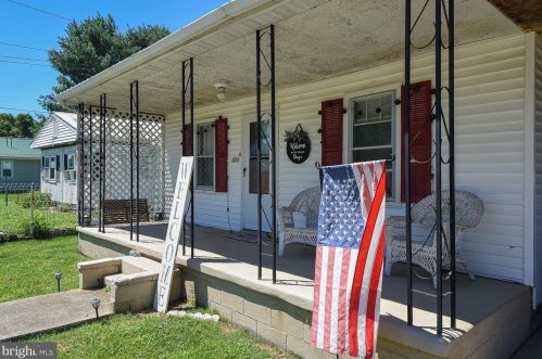 306 Maple Ave, Rig, WV 26836-1052