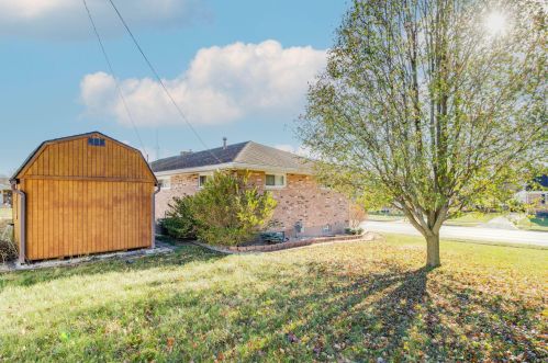 1306 Montego Dr, Springfield OH  45503-6223 exterior