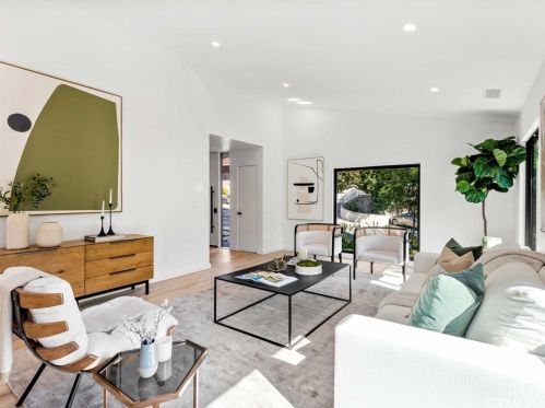 17252 Escalon Dr, Van Nuys CA  91436-4032 exterior