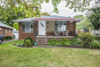 15200 Edgecliff Ave, Cleveland, OH 44111-2043
