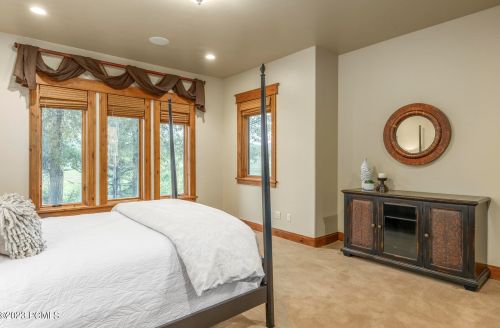 5872 Mtn Rnch Dr, Park City UT 84098-6177 exterior