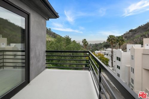 3523 Dixie Canyon Pl, Van Nuys CA  91423-4820 exterior