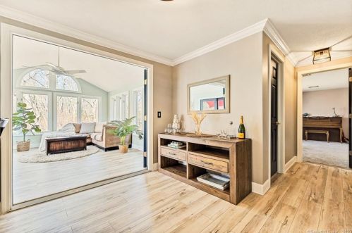 35 Nancy Dr, Wapping CT  06074-4244 exterior