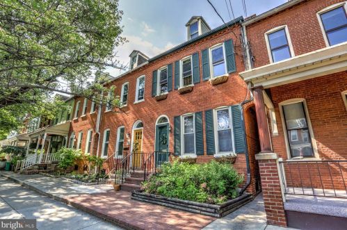 521 Walnut St, Lancaster PA  17603-3305 exterior