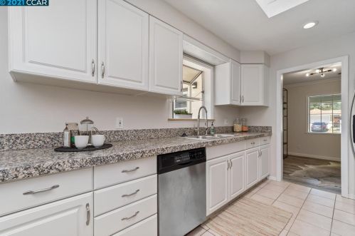 1925 Alvina Dr, Concord CA  94523-2801 exterior