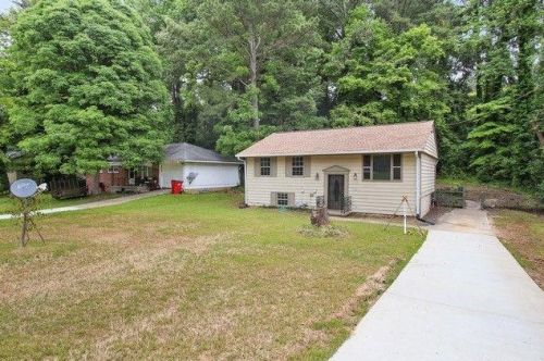 4042 Sweetbriar Ln, Forest Park, GA 30297-1168