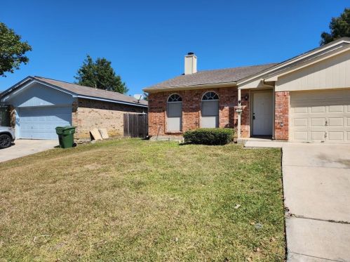 607 Hollyberry Dr, Midlothian TX  76063-3621 exterior