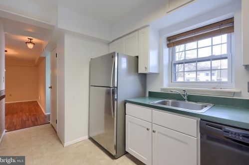 11 Valleybrook Dr, Lancaster PA  17601-4615 exterior