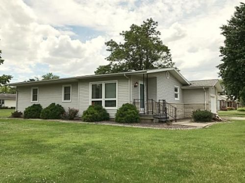 800 Garfield St, Altamont, IL 62411-1019