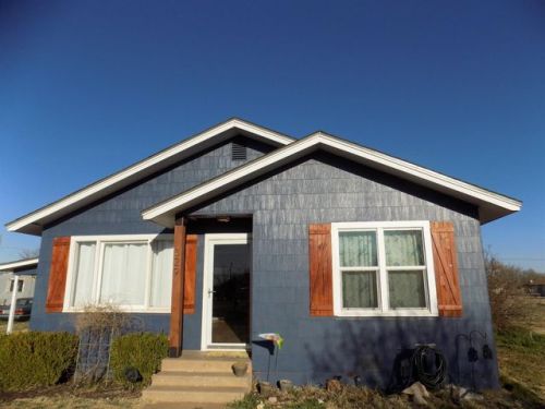 329 Durham St, Crosbyton, TX 79322-2031