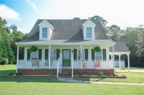 11517 Doles Rd, Zuni, VA 23898-3305