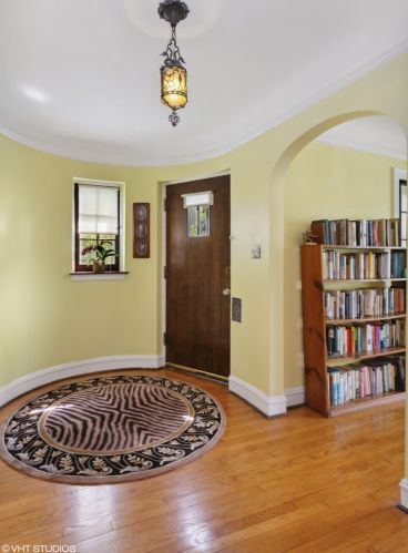 3232 Victoria St, Chicago, IL 60659-3624