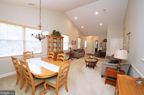 175 Meadowlark Dr, Trenton NJ  08690-3545 exterior