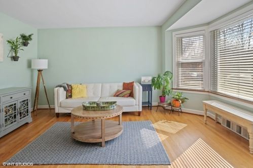 7658 Peterson Ave, Chicago, IL 60631-2244