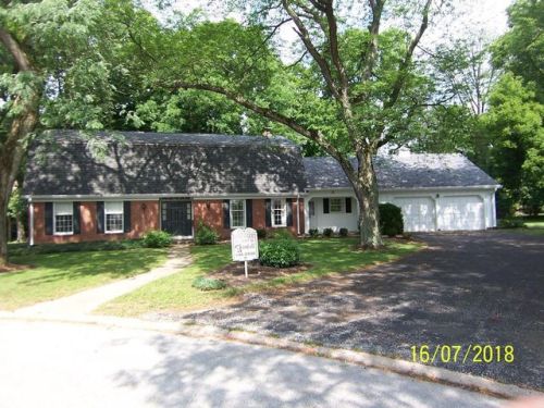 17 Lincolnshire Ave, Danville, IL 61832-1674