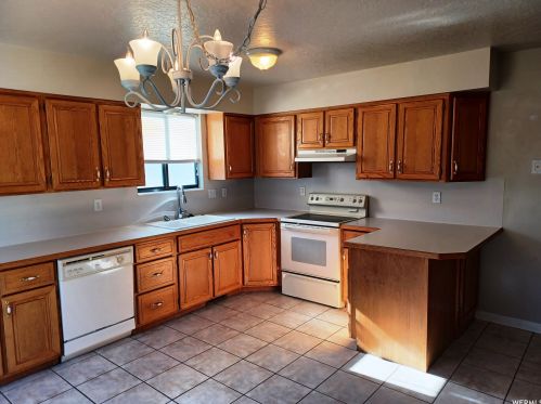 1224 1000, Clearfield, UT 84015-8824