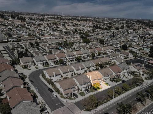 6367 Yale Ct, Cypress, CA 90630-4007