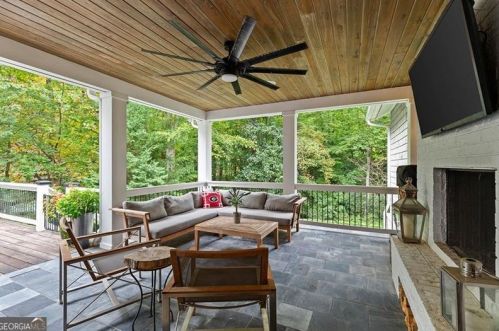 2908 Mabry Rd, Atlanta GA  30319-2683 exterior