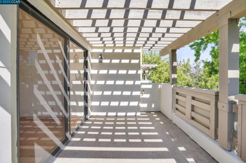 72 Mozden Ln, Concord CA  94523-3369 exterior