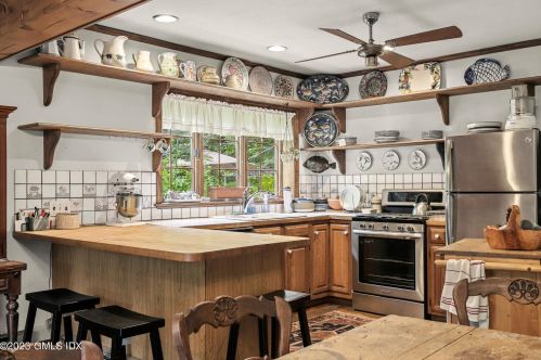 430 Riversville Rd, Greenwich, CT 06831-3257