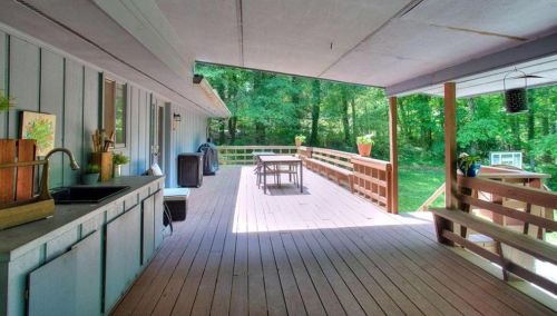 4693 Rivercliff Dr, Lilburn GA  30047-4736 exterior