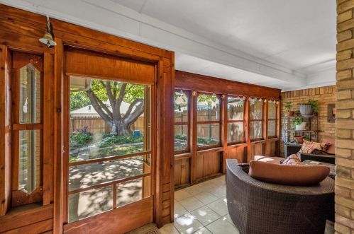 1011 Oxfordshire Dr, Carrollton TX 75007-4817 exterior